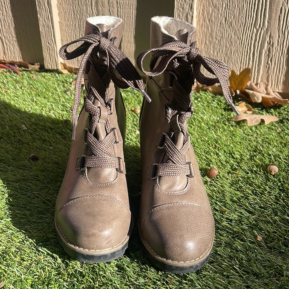 Universal Thread Wedge Bootie - Picture 3 of 9